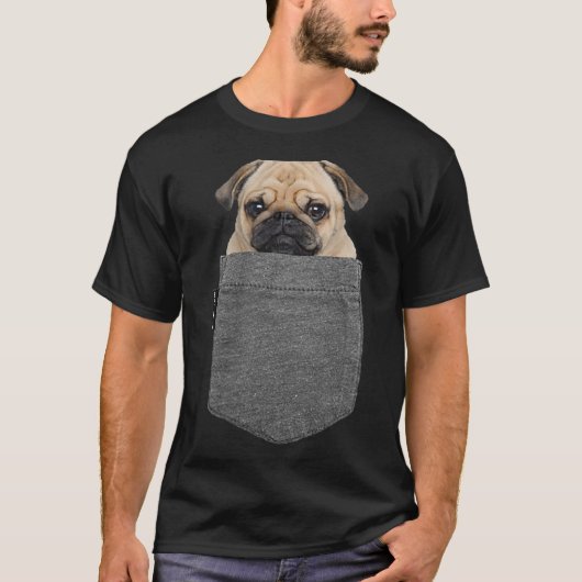 Hund in Ihrem Pocket Tshirt Mops Shirt_1 (Vorderseite)