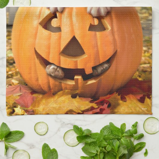 Hund in Jack-o-Lantern Geschirrtuch (Gefaltet)
