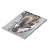 Hund in Pullover und Kapsel Notizblock (Rotiert)