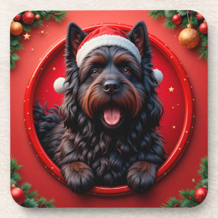 Hund in Santa-Mütze umgeben von festlichen Weihnac Getränkeuntersetzer
