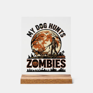 Hund jagt Zombies Vintage Halloween Vektor Design_ Acrylschild