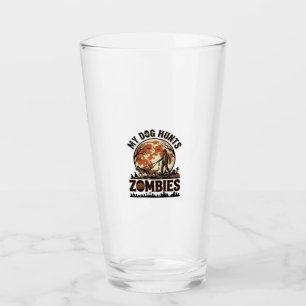 Hund jagt Zombies Vintage Halloween Vektor Design_ Glas