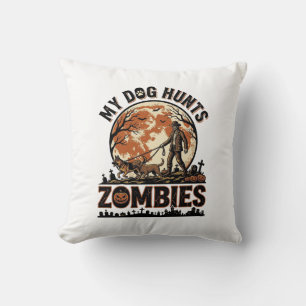Hund jagt Zombies Vintage Halloween Vektor Design_ Kissen
