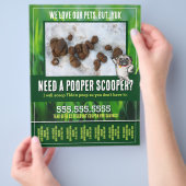 Hund Kackte Scooper. Aufräumen des Gartens. Maßges Flyer (Hand)