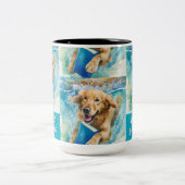 Hund läuft mit der Big Book Two-Tone-Kaffee-Tasse Zweifarbige Tasse (Mittel)