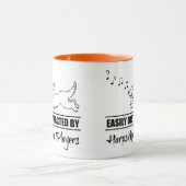 Hund leicht abgelenkt von Cembalspieler Tasse (Zentrum)