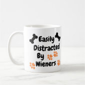 Hund leicht von Dackeln abgelenkt Kaffeetasse (Links)