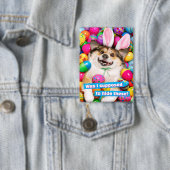 Hund liegt auf Ostereiern Button (Insitu)