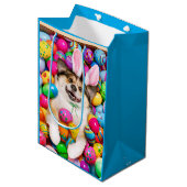 Hund liegt auf Ostereiern Mittlere Geschenktüte (Vorderseite Schrägansicht)