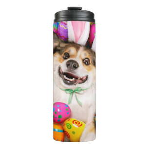 Hund liegt auf Ostereiern Thermosbecher