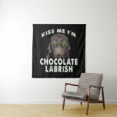 Hund Lover | Kiss Me I'm Chocolate Labrish Wandteppich (Beispiel)