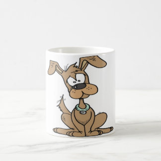 Hund mit einem lustigen verwirrten kaffeetasse