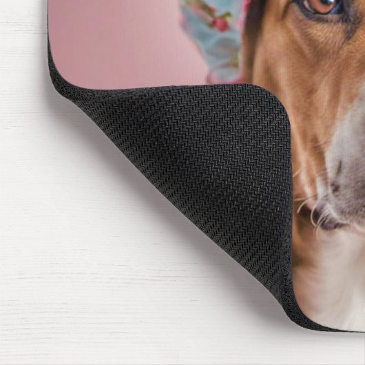 Hund mit einer Duschhaube Mousepad (Ecke)