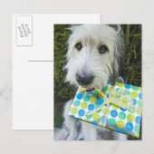 Hund mit Geschenk im Mund Postkarte (Vorne/Hinten)