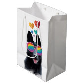 Hund mit Herz-Valentinstag Mittlere Geschenktüte (Vorderseite Schrägansicht)