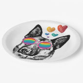 Hund mit Herz-Valentinstag Pappteller (Schrägansicht)