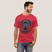 Hund mit Kettband und fett Hintergrund T-Shirt (Vorne ganz)