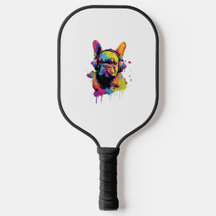Hund mit Kopfhörern farbenfroh Pickleball Schläger