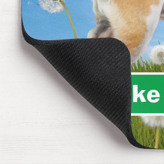 Hund mit Löwenzahn Mousepad (Ecke)