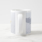 Hund mit Schnee Jumbo-Tasse (Rückseite)