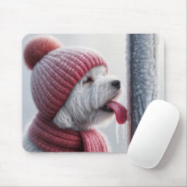 Hund mit Zunge am gefrorenen Loch Mousepad