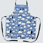 Hund Personalisiert Schürze<br><div class="desc">Fun Cartoon Hundsmuster auf blauem Hintergrund,  das im Designwerkzeug geändert werden kann. Ändern Sie den Namen,  um ihn zu personalisieren. Originelle Kunst von Nic Squirrell. Ideal für Hundemütter und Väter und Liebhaber von Tieren und Haustieren.</div>