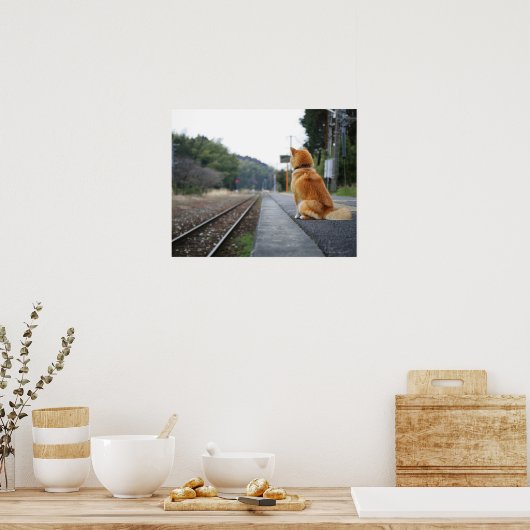 Hund sitzt am Bahnhof Poster (Küche)
