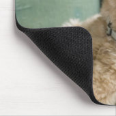 Hund sitzt im Sessel Mousepad (Ecke)