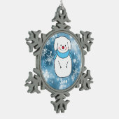 Hund Snowman mit Blue Snowflake Bokeh Hintergrund Schneeflocken Zinn-Ornament (Links)