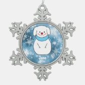 Hund Snowman mit Blue Snowflake Bokeh Hintergrund Schneeflocken Zinn-Ornament (Vorderseite)