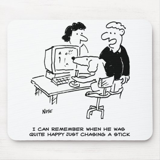 Hund spielt an einem Computer Mousepad (Vorne)