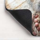 Hund spielt mit Seil Mousepad (Ecke)