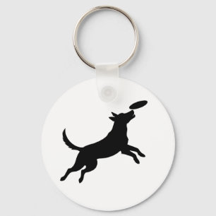 Hund springt, um eine Frisbeescheibe zu fangen Schlüsselanhänger