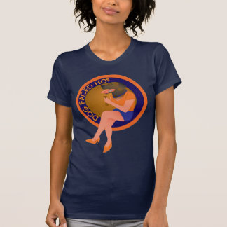 Hund stellte Hos gegenüber T-Shirt