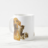 Hund trifft Katzenmutter und ihre Kittenschar Kaffeetasse (Vorderseite Links)