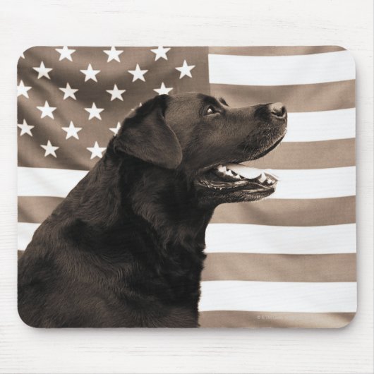 Hund und amerikanische Flagge Mousepad (Vorne)