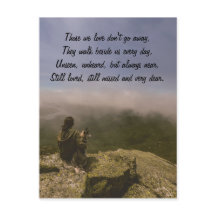 Hund und Frau auf einem Rocky Bluff