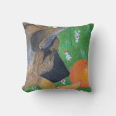 Hund und orangefarbenes Kissen (Vorderseite)