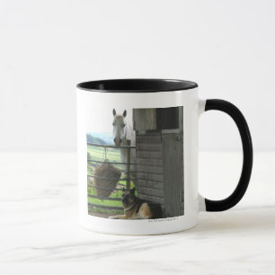 Hund und Pferd an der Ranch in Menton, Frankreich Tasse