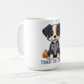 Hund zu Halloween-Kostüm Kaffeetasse (Vorderseite Links)