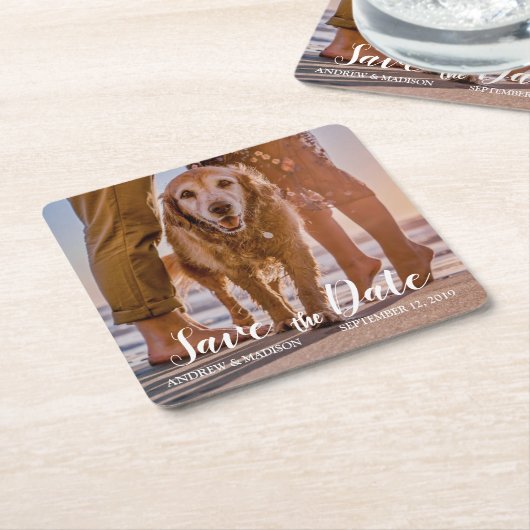 Hunde am Strand mit Couple Save the Date Rechteckiger Pappuntersetzer (angewinkelt)