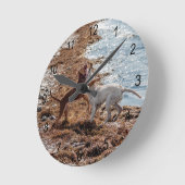 Hunde am Strand Runde Wanduhr (Winkel)