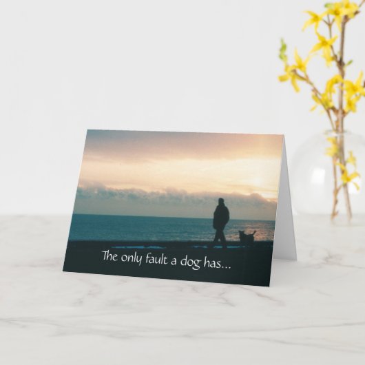 Hunde auf der sympathischen Karte für den Strand (Gelbe Blume)