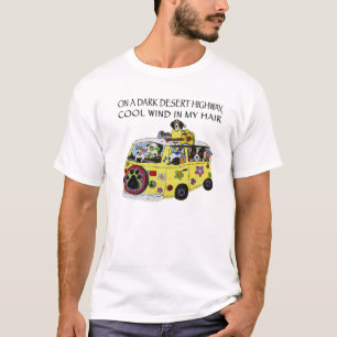 Hunde auf einem dunklen Wüstenweg fühlen sich Cool T-Shirt