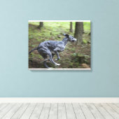 Hunde, die im Wald laufen Leinwanddruck (Insitu (Holzboden))