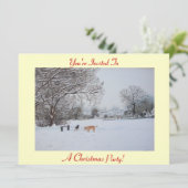 Hunde, die Winterschneeszene spielen Weihnachten P Einladung (Stehend Vorderseite)