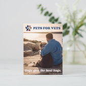 Hunde geben die besten Umarmungen. Postkarte (Stehend Vorderseite)