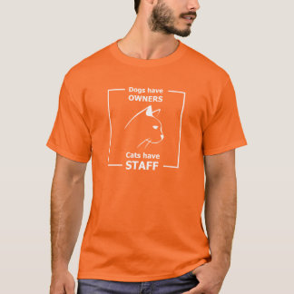 Hunde haben Besitzer, Katzen haben Personal T-Shirt