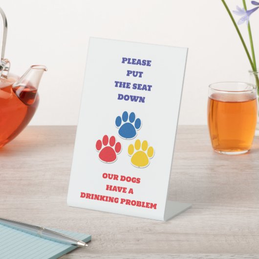 HUNDE HABEN EIN "TRINKPROBLEM"-ZEICHEN FÜR DAS BAD SOCKELSCHILD (In SItu)