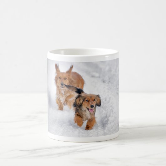Hunde im Schnee Kaffeetasse (Mittel)